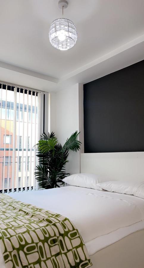 Lovely 2-Bedroom Condo With A Free Parking Birmingam Exterior foto